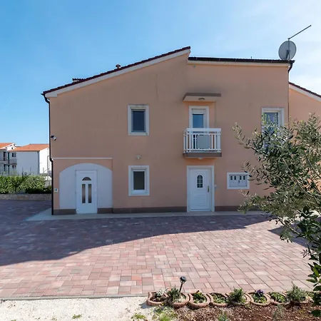 Apartment Nikaroni-3 By Interhome