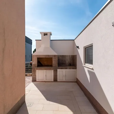 Nikaroni-3 By Interhome Lägenhet